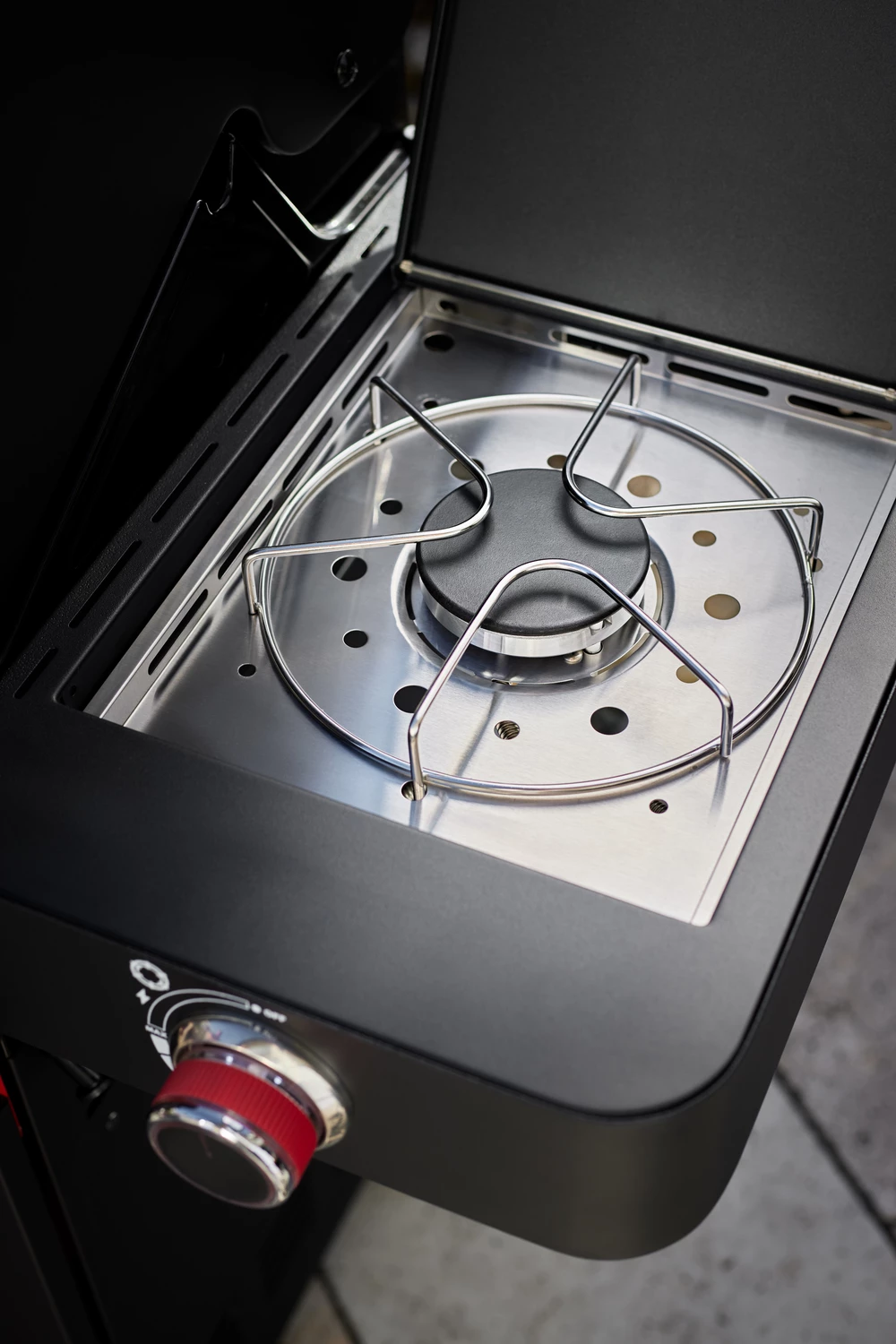 Rösle Videro G3-S VARIO+ Schwarz Gasgrill - FC Bayern Edition - Inkl. FC Bayern Abdeckhaube, Barbecue Grillzange Und Burgerpresse 10 Rösle Videro G3-S VARIO+ Schwarz Gasgrill - FC Bayern Edition - Inkl. FC Bayern Abdeckhaube, Barbecue Grillzange Und Burgerpresse – Bild 10