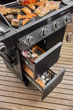 Rösle Gasgrill Videro Pro G4-S Vario+ Mattschwarz - Modell 2023 16 Rösle Gasgrill Videro Pro G4-S Vario+ Mattschwarz - Modell 2023 -Grill Verkaufs-Shop RoesleVidero Pro G4 S Detail Unterschrank Schubladen