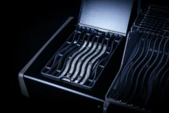 Napoleon Rogue SE 525 Gasgrill - All-black - Mit Sizzle Zone Und Heckbrenner - Grillfürst Edition Inkl. Grill Control Und Zubehörpaket - Smart Deal - Modell 2022 23 Napoleon Rogue SE 525 Gasgrill - All-black - Mit Sizzle Zone Und Heckbrenner - Grillfürst Edition Inkl. Grill Control Und Zubehörpaket - Smart Deal - Modell 2022 -Grill Verkaufs-Shop Sizzle Zone All Black