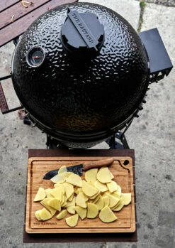 The Bastard Keramikgrill Classic Large - Complete - Schwarz Glänzend - Modell 2023 17 The Bastard Keramikgrill Classic Large - Complete - Schwarz Glänzend - Modell 2023 -Grill Verkaufs-Shop The Bastard Classic Large Keramikgrill Seitentische