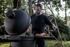 The Bastard Keramikgrill Urban XL - Complete - Schwarz Matt - Modell 2023 19 The Bastard Keramikgrill Urban XL - Complete - Schwarz Matt - Modell 2023 -Grill Verkaufs-Shop The Bastard Keramikgrill Urban XL Deckelscharnier