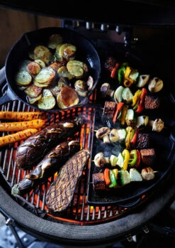 The Bastard Keramikgrill Classic Medium - Complete - Schwarz Glänzend - Modell 2023 -Grill Verkaufs-Shop The Bastard Medium Grillflaeche Pfanne