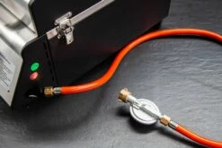 Grillfürst G201E 2-Brenner Gasgrill Portabel V2 - Campinggrill / Balkongrill 50mbar - Inkl. Untergestell 28 Grillfürst G201E 2-Brenner Gasgrill Portabel V2 - Campinggrill / Balkongrill 50mbar - Inkl. Untergestell -Grill Verkaufs-Shop grillfuerst g201 gasanschluss 2