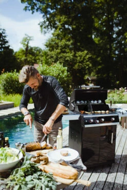 Outdoorchef Dualchef 325 G Gasgrill Mit Seitenkocher + BLAZING ZONE Infrarotbrenner + DGS Gusseisen Grillrost 2 Stk. + DGS Gemüse Grillrost 2 Stk. 28 Outdoorchef Dualchef 325 G Gasgrill Mit Seitenkocher + BLAZING ZONE Infrarotbrenner + DGS Gusseisen Grillrost 2 Stk. + DGS Gemüse Grillrost 2 Stk. -Grill Verkaufs-Shop outdoorchef dualchef 325 g garten 18 700 02 2