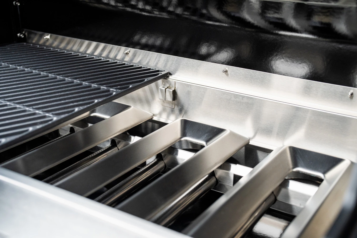 Outdoorchef Dualchef 425 G BZ Gasgrill Mit Blazing Zone Infrarotbrenner + DGS Gusseisen Grillrost 2 Stk.+ DGS Gemüse Grillrost 2 Stk. 15 Outdoorchef Dualchef 425 G BZ Gasgrill Mit Blazing Zone Infrarotbrenner + DGS Gusseisen Grillrost 2 Stk.+ DGS Gemüse Grillrost 2 Stk. – Bild 15