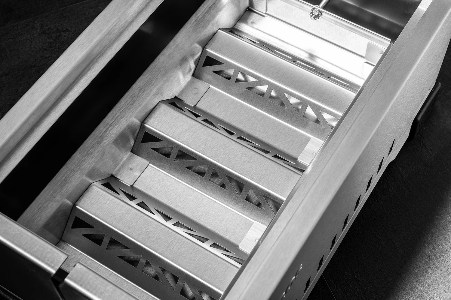 Thüros PRO1 - Modularer Holzkohle Tischgrill Mit Edelstahlrost 3 Thüros PRO1 - Modularer Holzkohle Tischgrill Mit Edelstahlrost – Bild 3